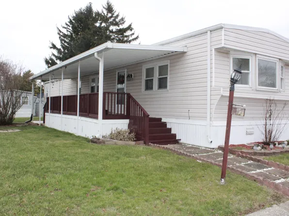 137 Solar Dr, Tipp City, OH 45371