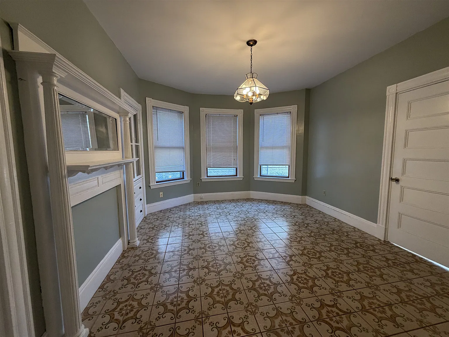 2 bed, 1000 sqft, $2,800 — Photo 1