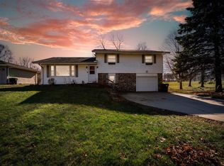 703 W High St, Roanoke, IL