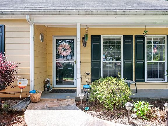 3rd image of 4015 Paloverde Dr NW