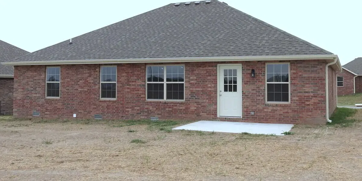 3 bed, 1339 sqft, $1,795 — Photo 2