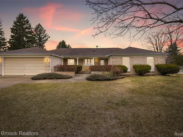 28977 Lake Park Dr, Farmington Hills, MI 48331