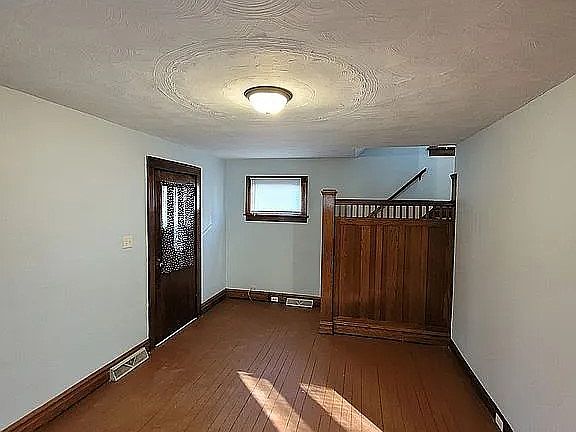 2nd image of 349 Comstock Ct