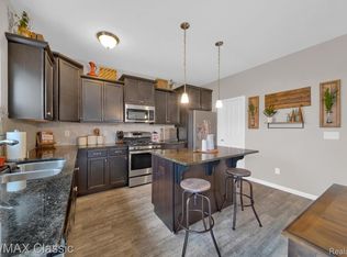 384 Ventura Ct, Howell, MI