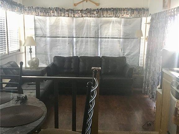 5th image of 528 W Clam Cir