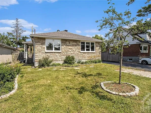2483 Clementine Blvd #2, Ottawa, ON K1V 8E3