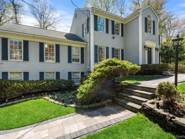 8 Dogwood Road, Stony Brook, NY 11790