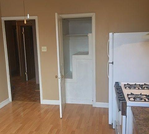 5th image of 4164 Farlin Ave
