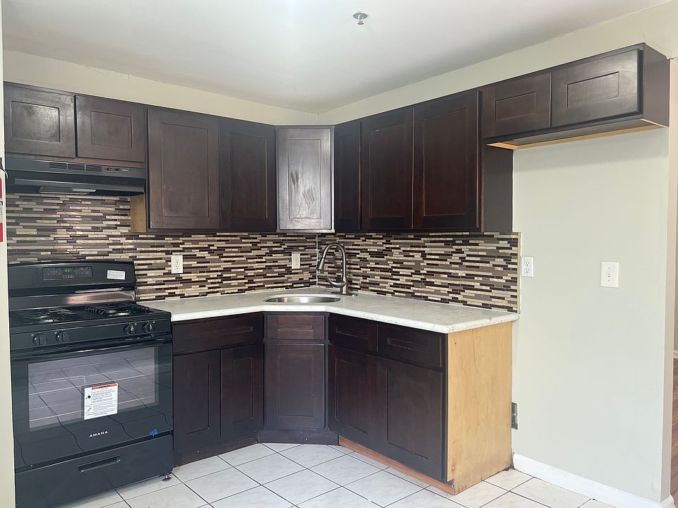 1st image of 96 Eaton Pl #2A