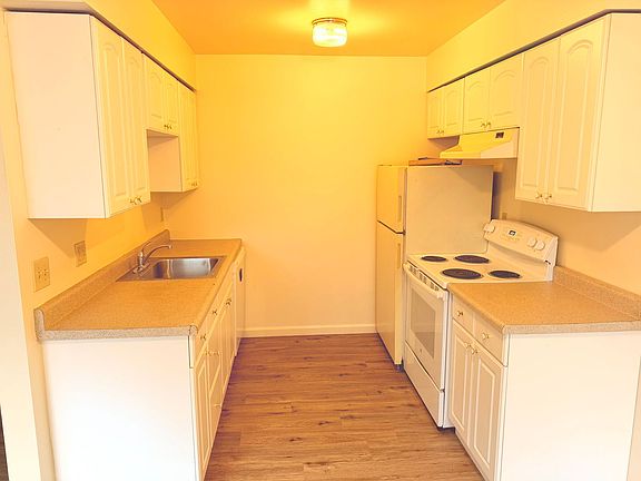 4th image of 3212 SE 9th Ave #12