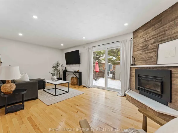 1585 Heron Rd #19, Ottawa, ON K1V 9V1