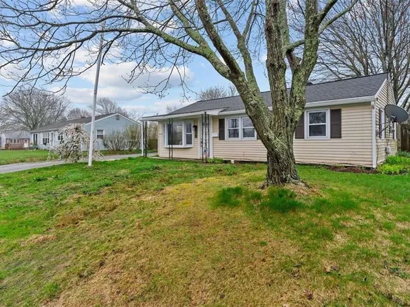 16 Scott Ln, Bristol, RI 02809