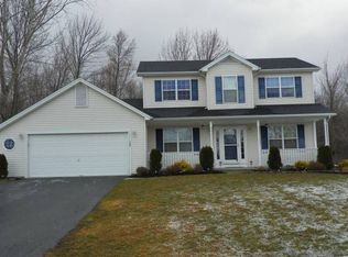 12 Debbie Ln, Brockport, NY 14420