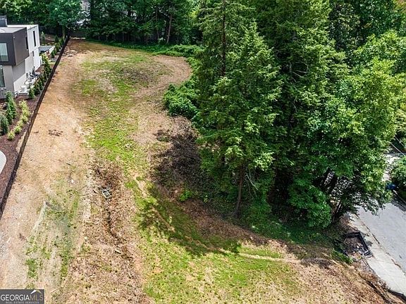 2nd image of 390 W Wesley Rd NW