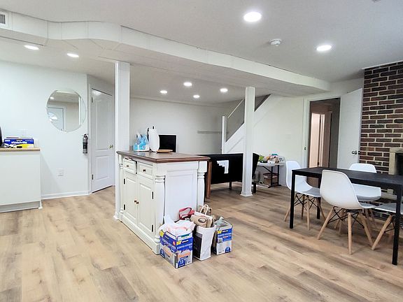 4th image of 17102 Ambaum Blvd S #B