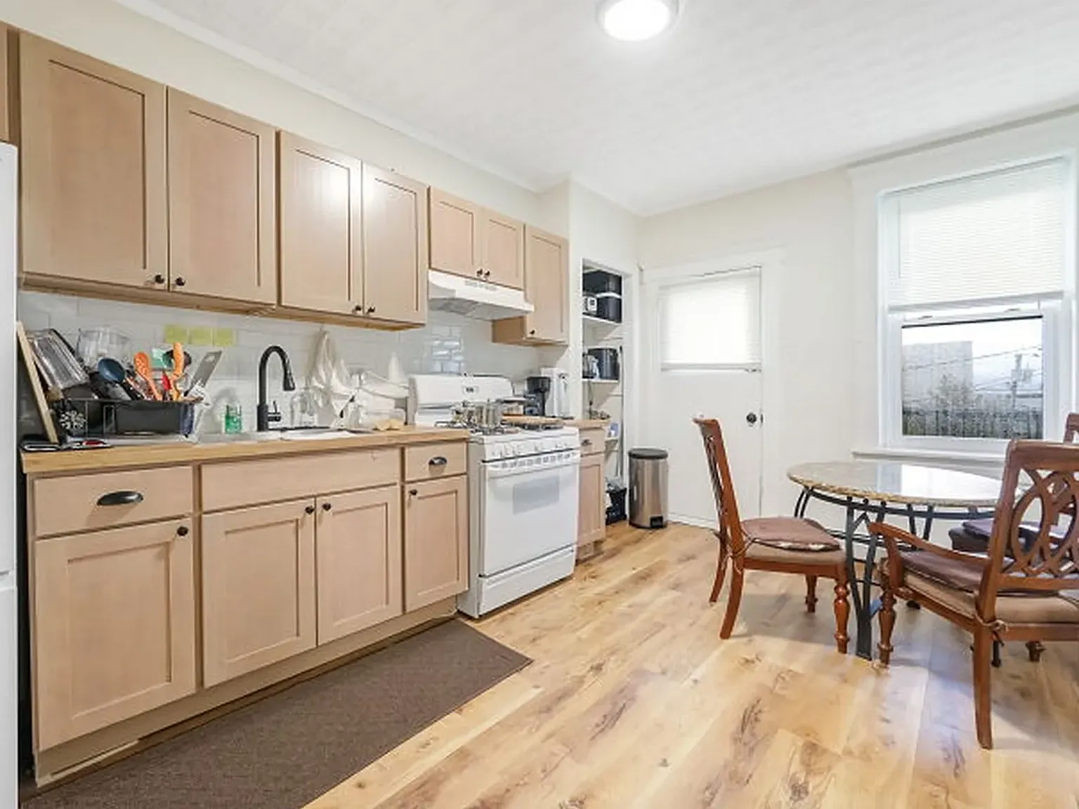 2 bed, 700 sqft, $1,900 — Photo 1