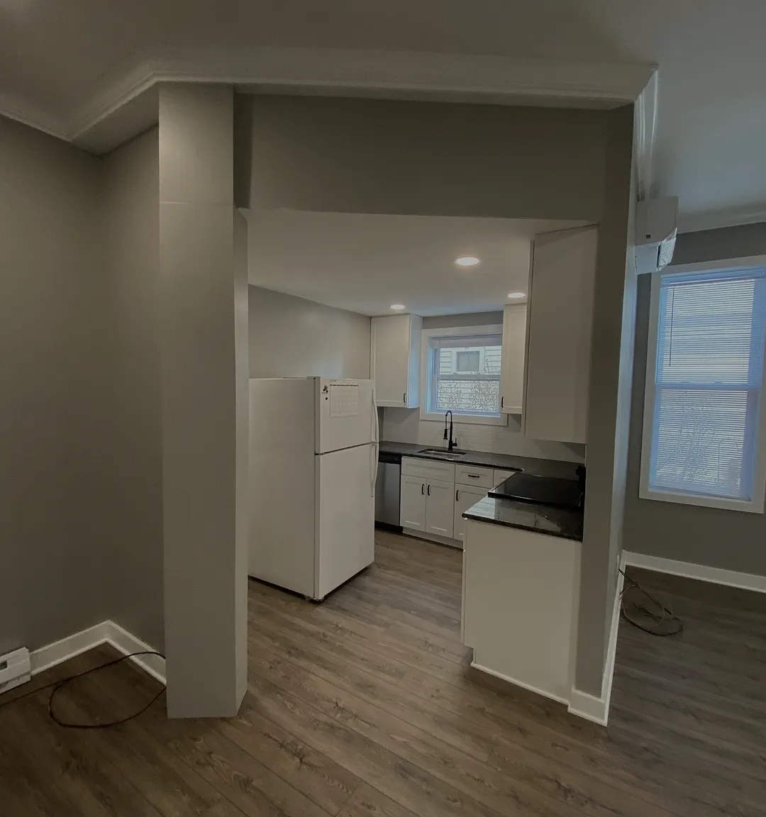 2 bed, 980 sqft, $1,700 — Photo 2