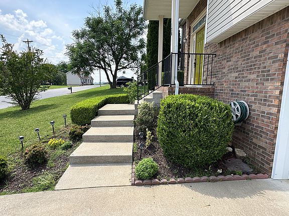 3rd image of 120 West Dr