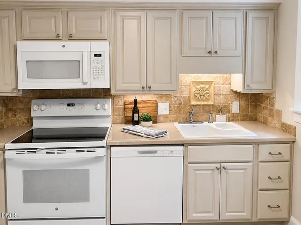933 Saint Marys St, Raleigh, NC 27605