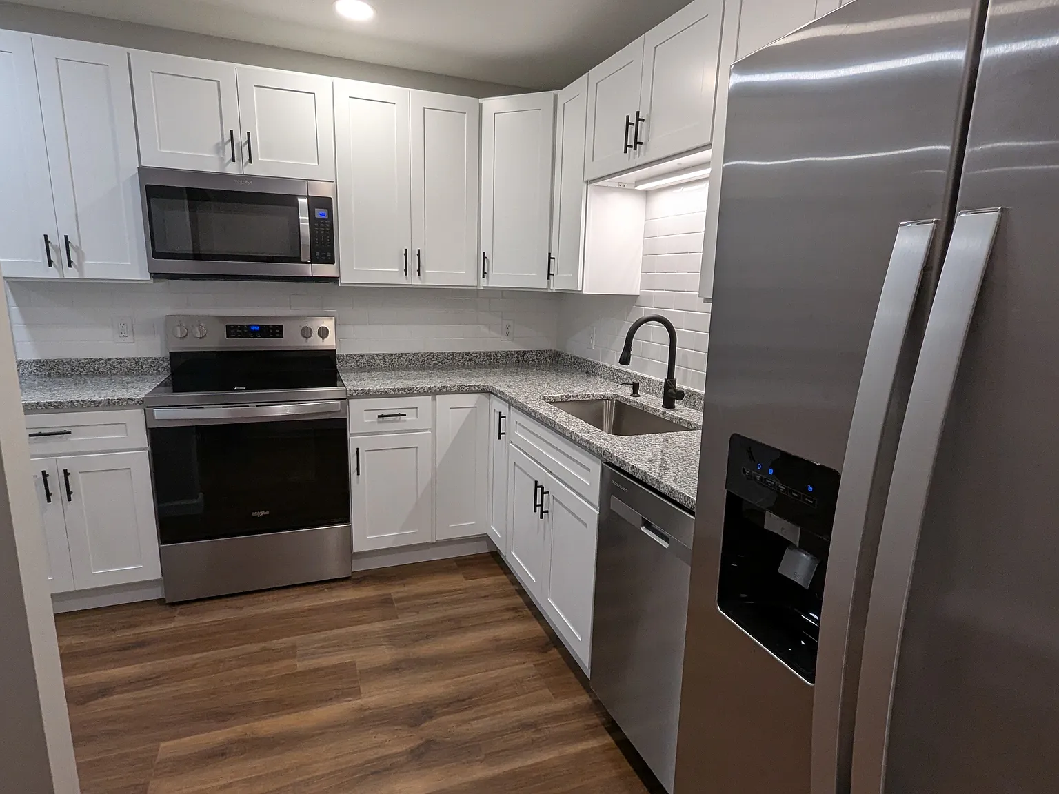 2 bed, 800 sqft, $1,295 — Photo 2