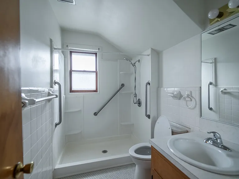 1040 Lake Michigan Dr NW — Photo 12