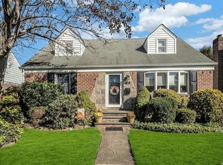 19 White St, Valley Stream, NY 11580