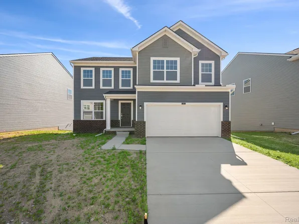 412 Hidden River West W, Holly, MI 48442