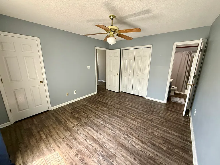 1053 Farm Pond Ln — Photo 9
