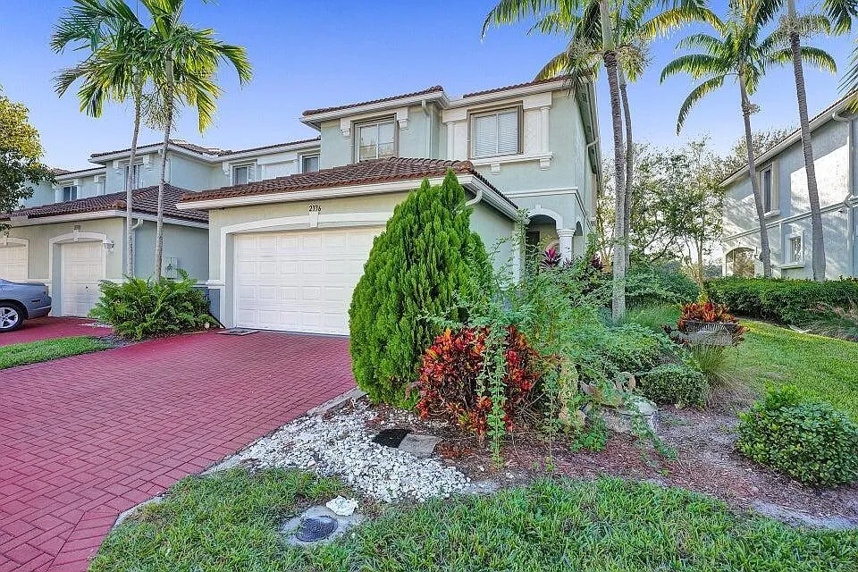 4 bed, 2.5 bath, 1872 sqft, $3,299 — Photo 2