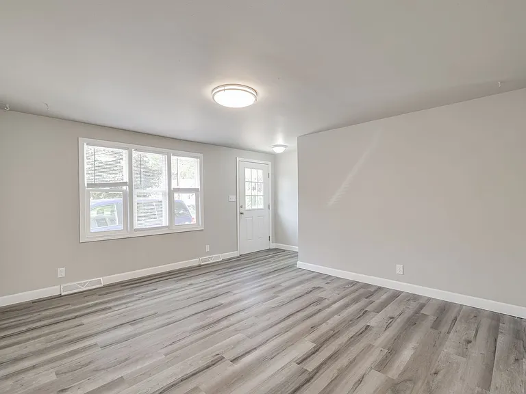 471 Farwell Ave — Photo 12