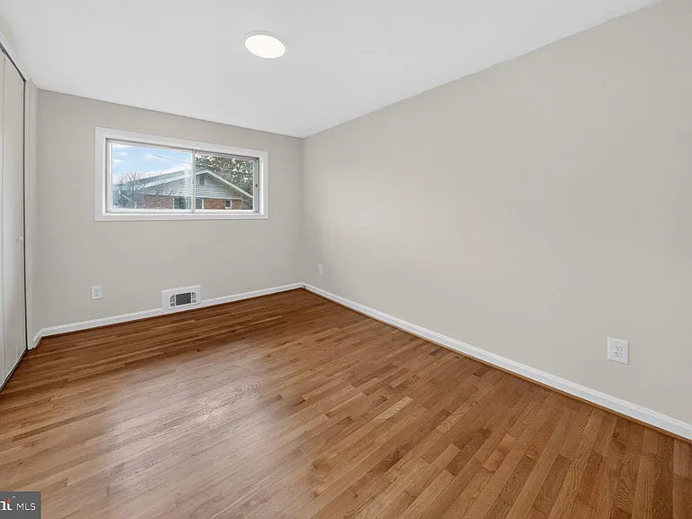 9902 Carnegie Ter — Photo 10