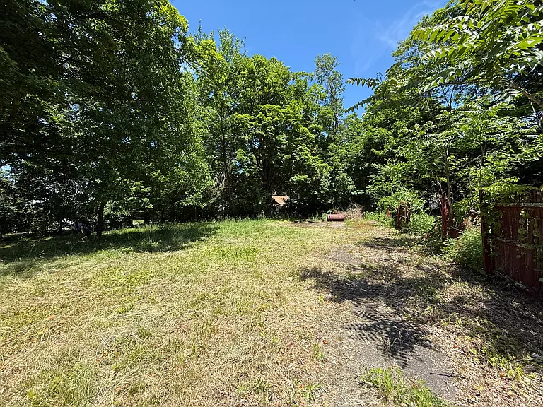 174 Center St — Photo 16