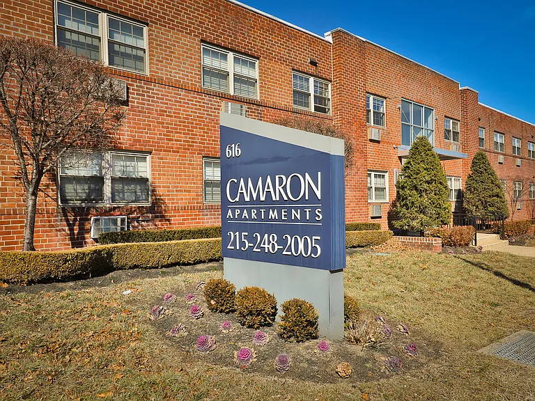 Cameron Apartments — Photo 29