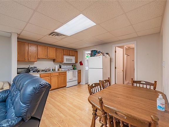 3rd image of 13 Westminster Ave