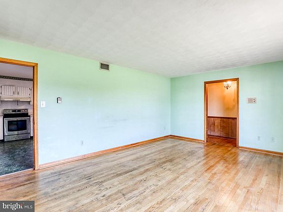 5th image of 1020 Farmview Dr