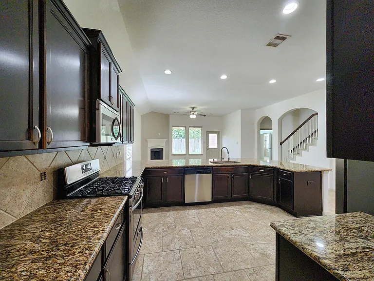 4515 Greenleaf Dr — Photo 12