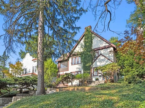 4820 Jarboe St, Kansas City, MO 64112