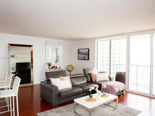 1200 Brickell Bay Dr APT 1901, Miami, FL 33131