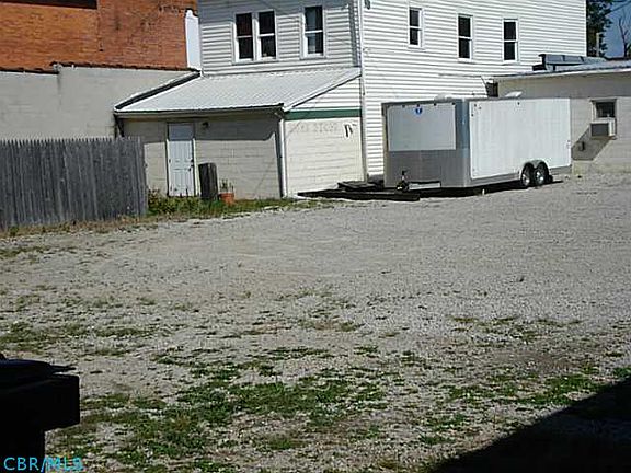 5th image of 667 E Center St