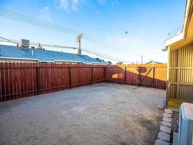 810 N Fairview St — Photo 16