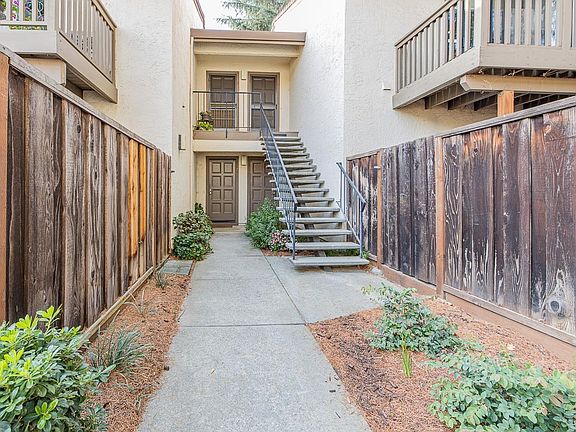 2nd image of 775 Williamsburg Way APT A