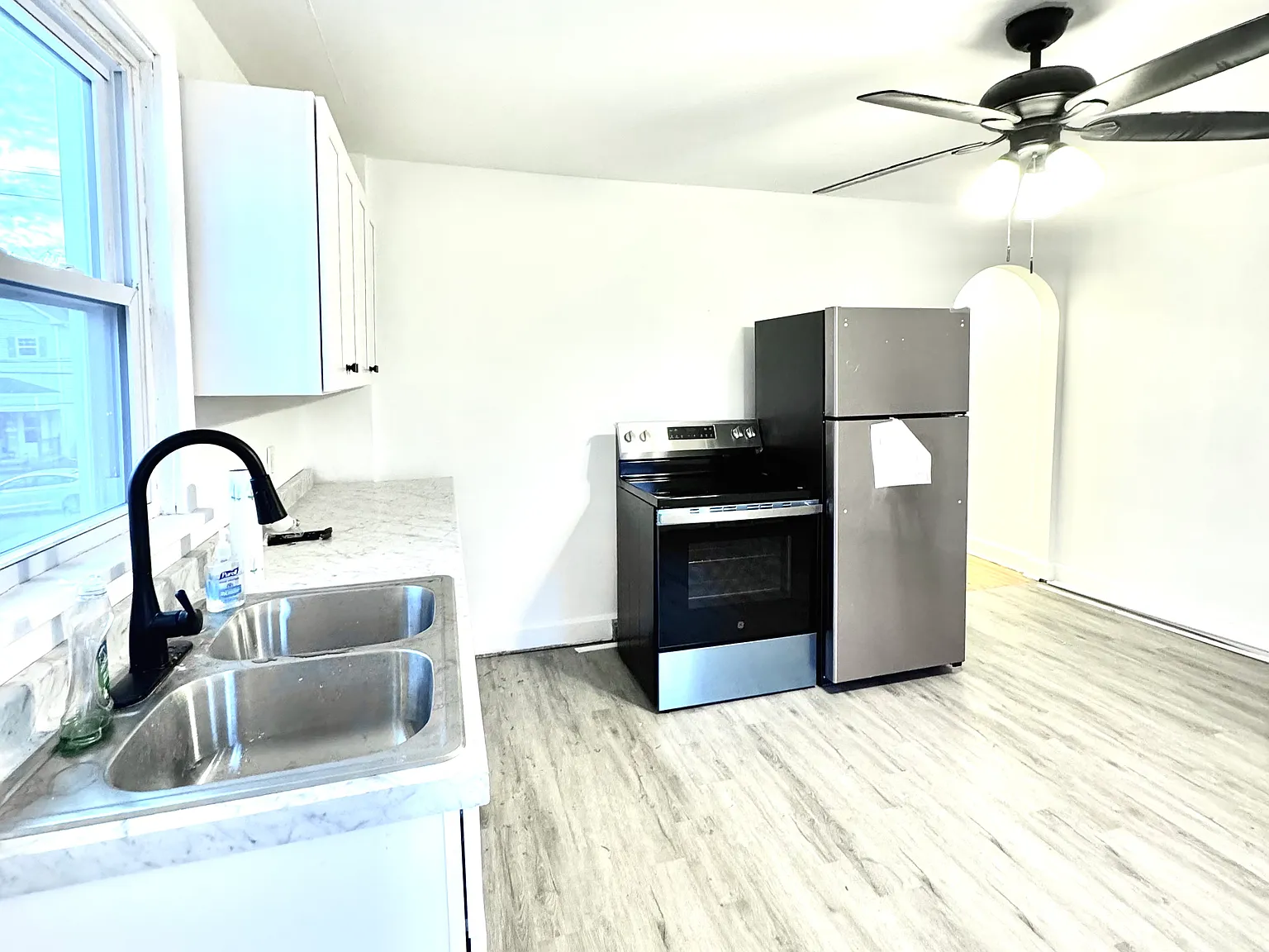 1 bed, 760 sqft, $1,100 — Photo 2