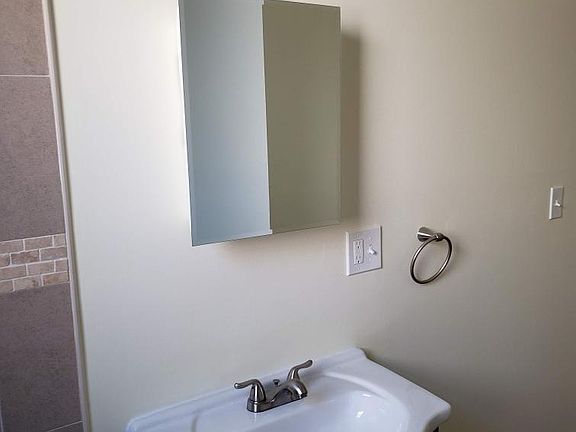 4th image of 43 Willoughby St #2R