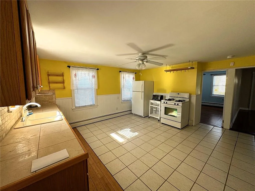 2 bed, 1.0 bath, 806 sqft, $1,600 — Photo 4