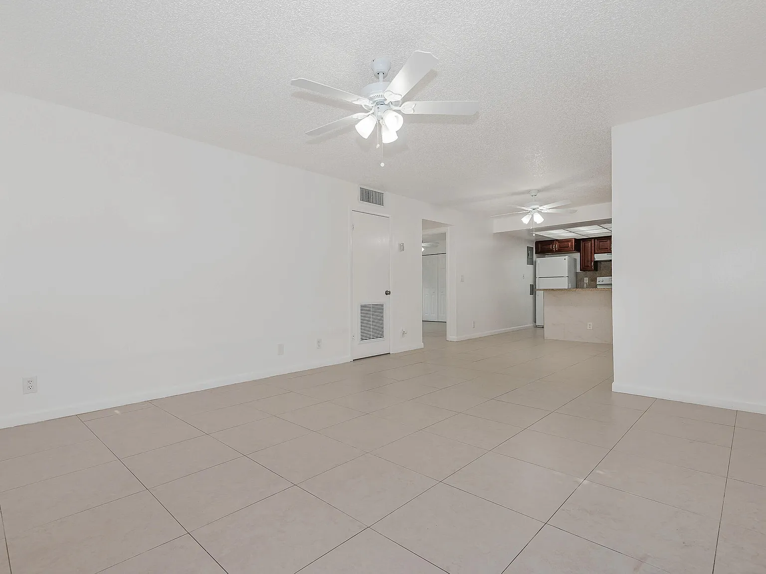 2 bed, 1.0 bath, 8507 sqft, $2,295 — Photo 4