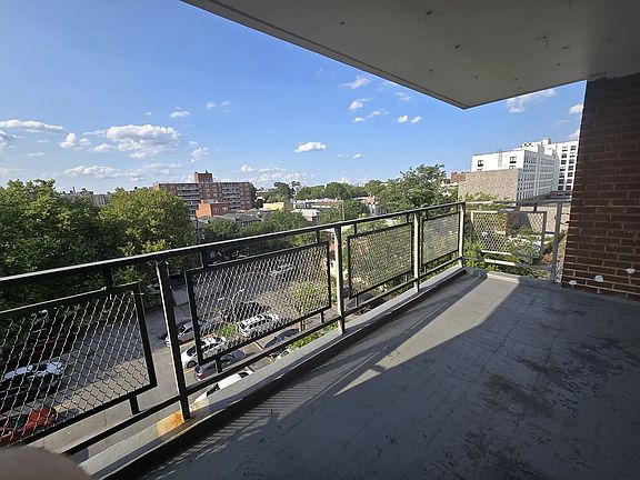 2nd image of 2015 Bruckner Blvd APT 6A