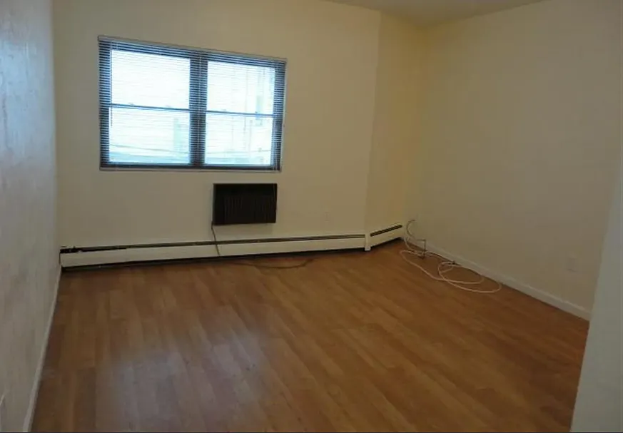 Building Photo - 109 Walnut St #2