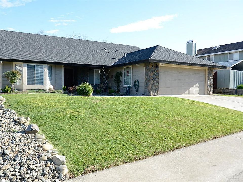 1st image of 823 Willow Creek Dr