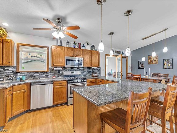 3rd image of 4089 Westlake Rd