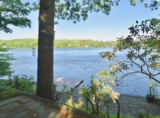 92 Cedar Lk W, Denville, NJ 07834
